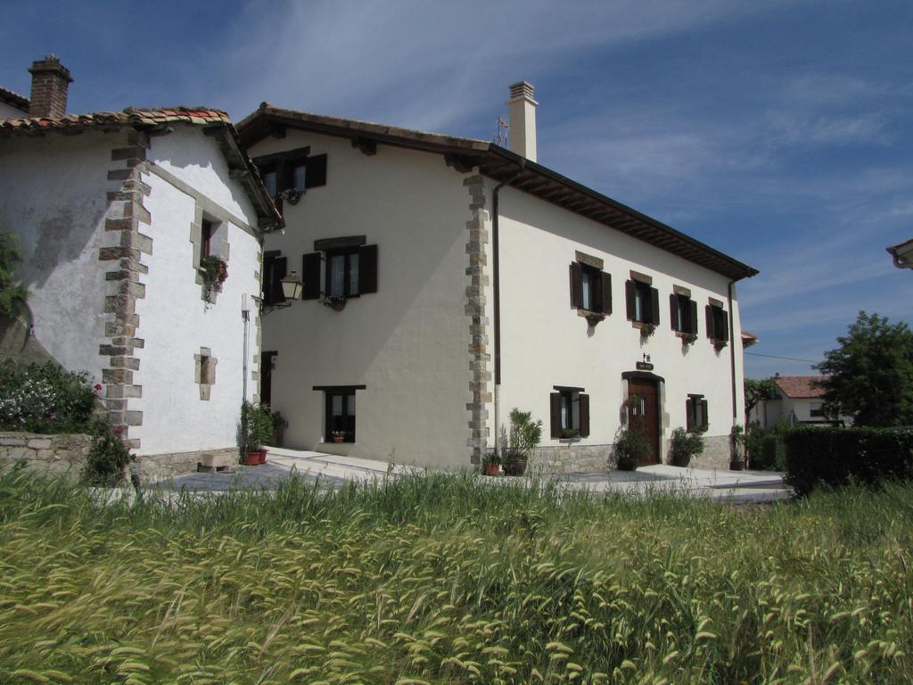 Hostal Rural Huartearena Iza Exterior foto